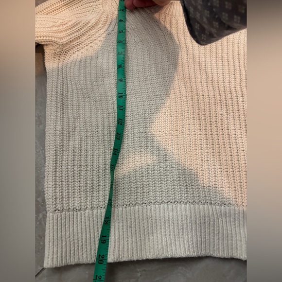 Banana Republic Sweater - Picture 4 of 5